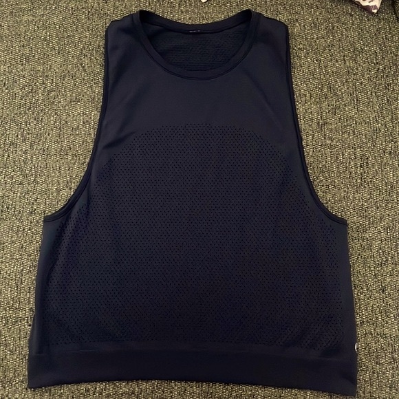 Lululemon Breeze By Muscle Tank II - Picture 6 of 10